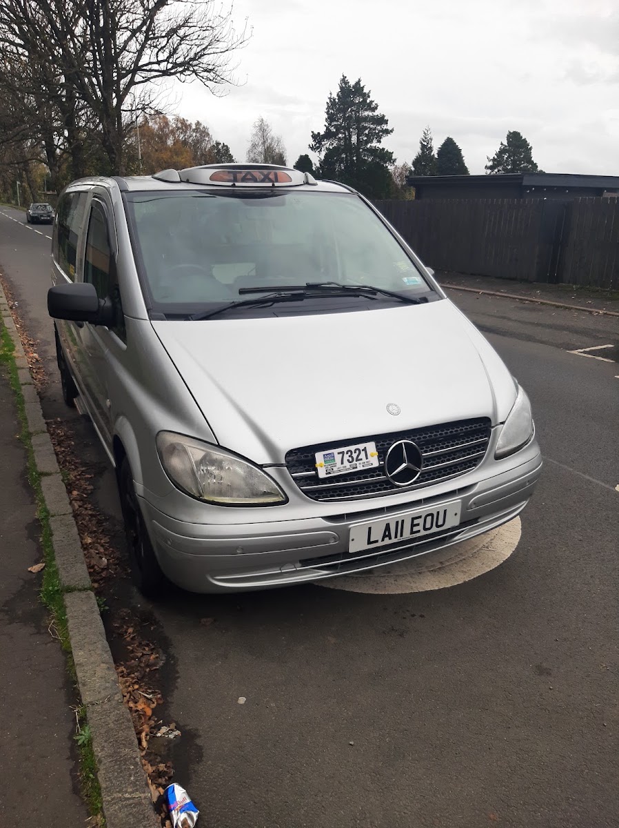 Silver Mercedes Vito taxi, front view